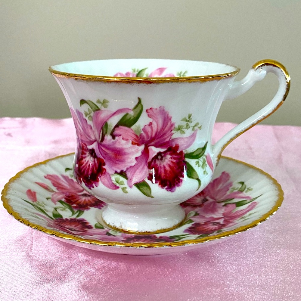 EUC VTG PARAGON PINK IRIS BONE CHINA FOOTED TEACUP AND SAUCER